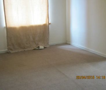 “Overseas and locals all welcome. Large 3x1 house on l/up yard. gas... - Photo 5