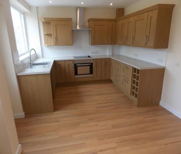 3 bedroom end of terrace house to rent - Photo 4
