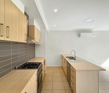 🏡 4-Bedroom Townhouse in Wollert - Photo 6
