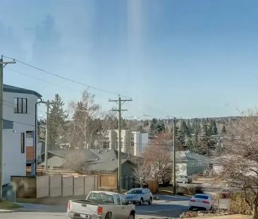 COZY, CLOSE TO DT, 2 BED + 1.5 BATH, MOUNTAIN VIEW, DT, TRENDY RICHMOND/KNOBHILL | 2116 23 Avenue Southwest, Calgary - Photo 1