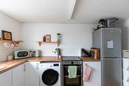 2 bedroom flat to rent - Photo 4