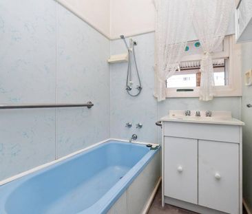 NEAT 3 BEDROOM HOME!! - Photo 3