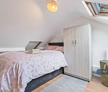 3 bedroom flat to rent - Photo 6