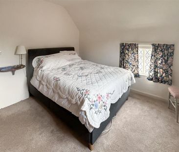 3 bedroom character property to rent - Photo 4