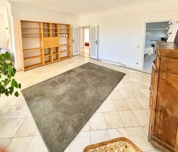 Exceptional 3-bedroom in prestigious Monte Estoril building - Photo 4