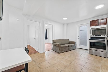 240 Blackburn, Sandy Hill, Ottawa, ON - Photo 4