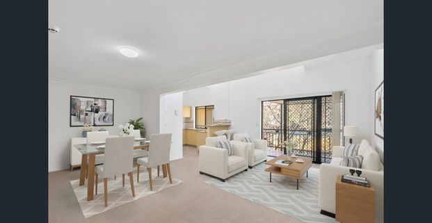 Loft-Style Apartment in Bell’s Square + Lock-up Garage - Photo 1