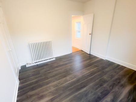 For Lease - 2469 Queen Street Unit# 4, Toronto, Ontario - Photo 4