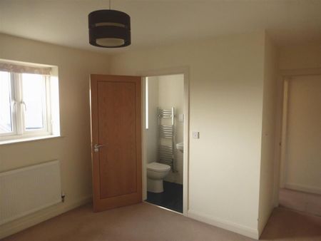 3 bedroom detached house to rent - Photo 2