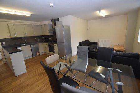 5 bedroom apartment to rent - Photo 3