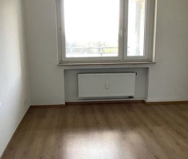 Fernblick inklusive: Renovierte, geräumige 2 Zimmer mit Balkon; Ab ... - Photo 5