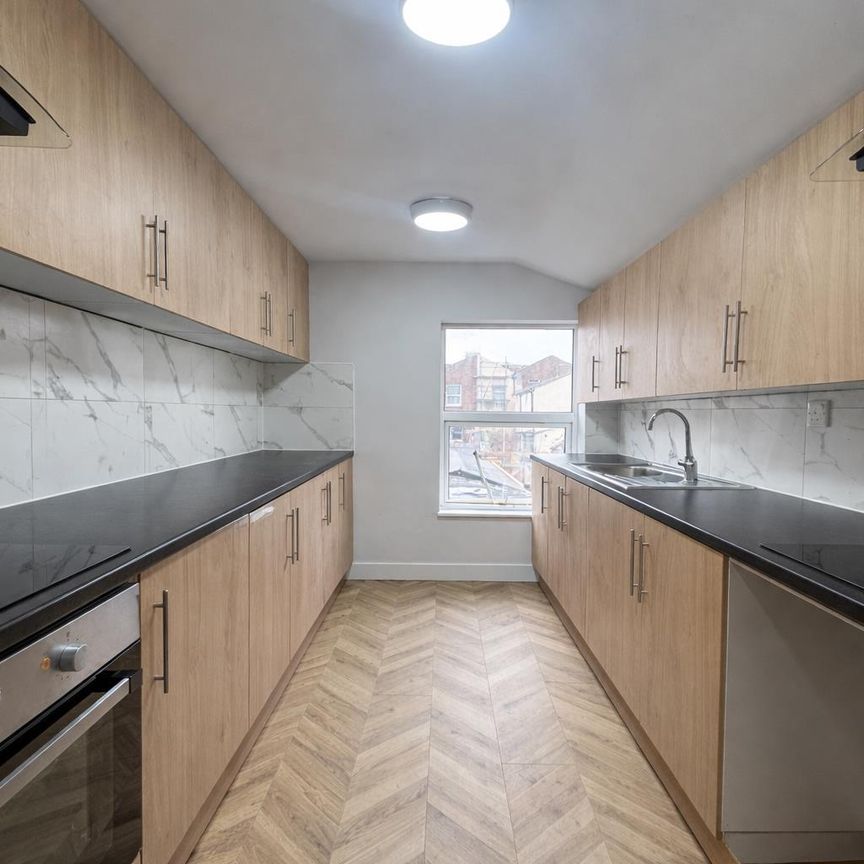 Alma Street, Sheerness ME12, London - Photo 1