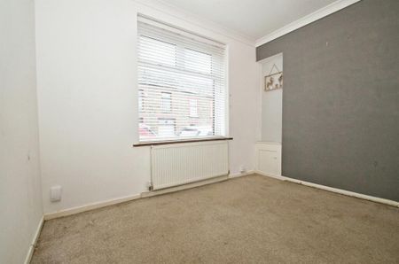 4 bedroom terraced house to rent - Photo 5