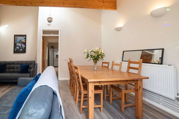 Modern 6-bedroom Coburn Street house - Photo 1