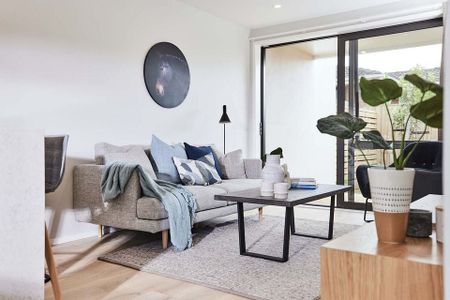 Stylish, and ready to move in - Photo 5