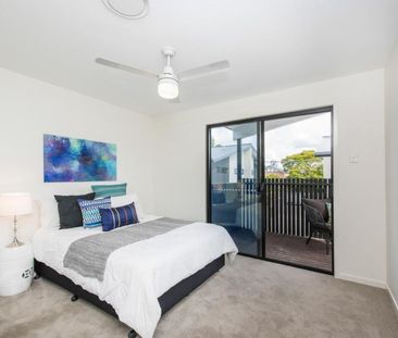 Stylish Bulimba living - Photo 6