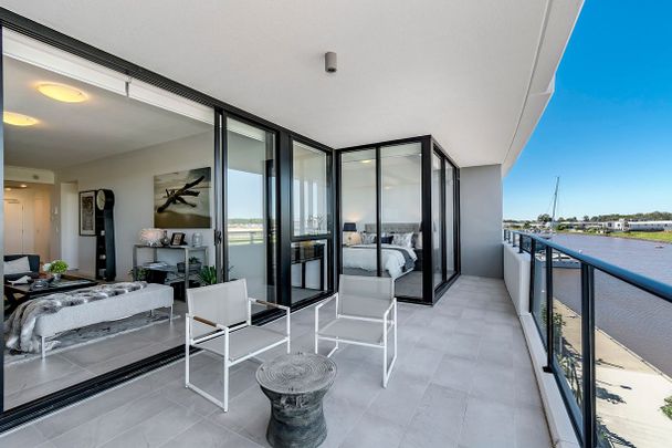 Sensational Hope Island Unit With Water Views - Photo 1