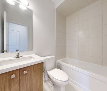 For Lease - 5911 Saigon Street, Mississauga, Ontario - Photo 2