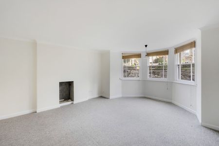 2 Bed Flat - Photo 2