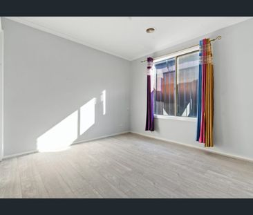 Stunning 4-Bed, 2-Bath Family Home on a Massive 595 sqm Block - Photo 4