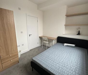 1 bedroom in a house share to rent - Photo 2