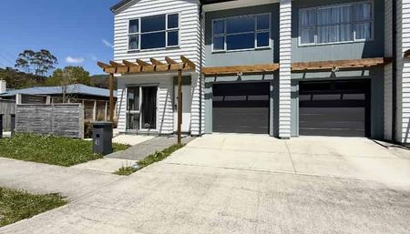 3 bedroom home in Lower Hutt - Photo 2