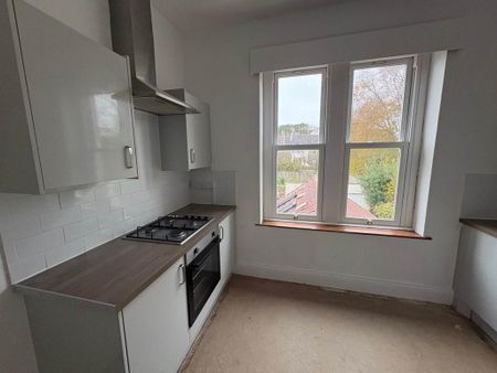 3 bedroom flat to rent - Photo 2