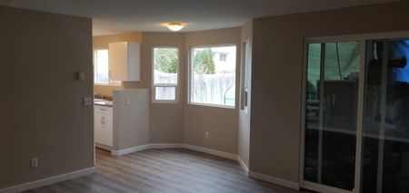 2 bed 1 bath, by College, 1 month free - Photo 2