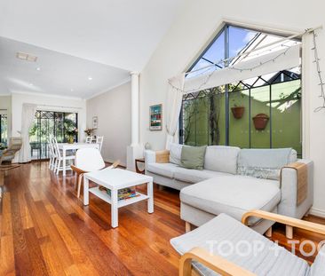 Stylish courtyard home - Photo 6