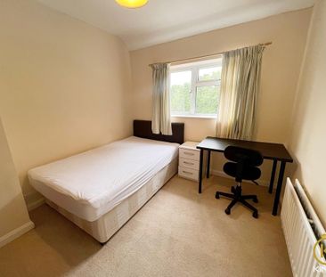 5 bedroom semi-detached house to rent - Photo 4