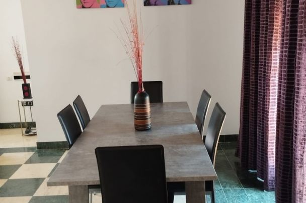 3 Bedroom Apartment For Rent in Marbella, Málaga - Photo 1