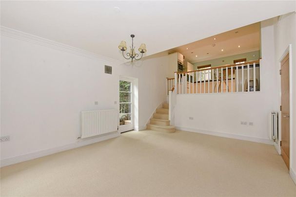 4 bedroom end of terrace house to rent - Photo 1