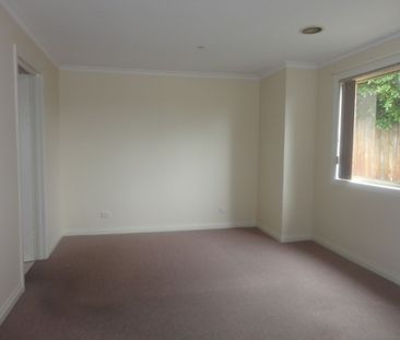 Spacious Townhouse in Prime Location - McKinnon School Zone - Photo 2