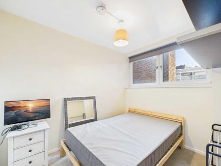 3 bedroom flat to rent - Photo 5