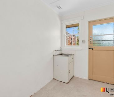 12 Warramoo Crescent, Narrabundah ACT, Belconnen - Photo 4