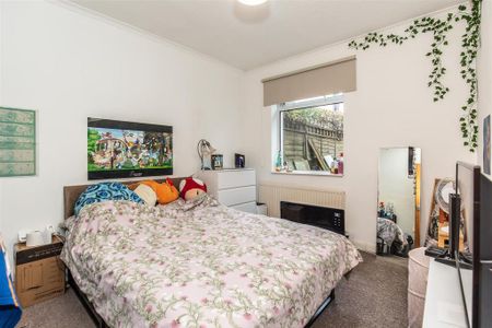 3 bedroom flat to rent - Photo 3