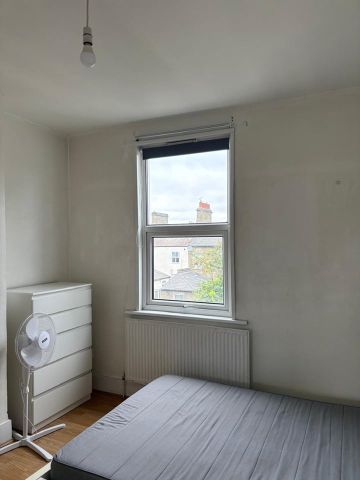 2 Bed Flat, Sandmere Road, SW4 - Photo 4