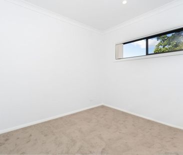 Three-Bedroom Villa with Air-Conditioned Living - Photo 3