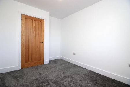 3 bedroom end of terrace house to rent - Photo 3