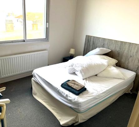 Location Appartement 3 pièces 58m² LES SABLES D OLONNE 85100 - Photo 1