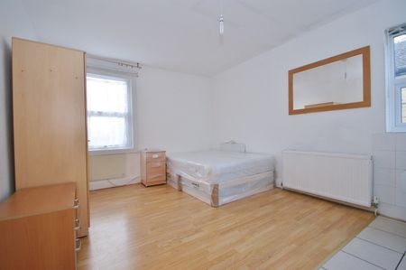 Studio Flat, Buckingham Road, NW10 - Photo 2