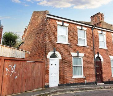 3 bedroom end of terrace house to rent - Photo 1