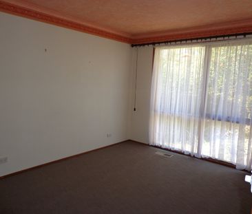 3 Hirst Place, Giralang ACT 2617 - House For Rent | Domain - Photo 2