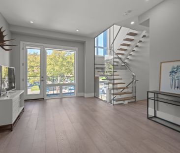 For Lease - 425B Valermo Drive, Toronto, Ontario - Photo 1