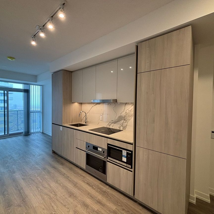 For Lease - 8 Interchange Way Unit# 2001, Vaughan, Ontario - Photo 1