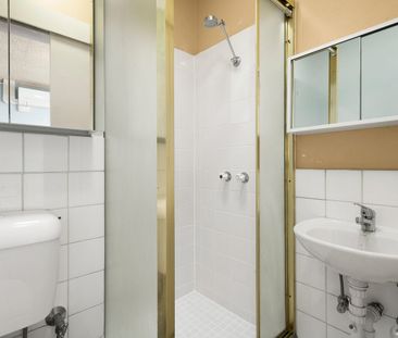 Studio living in the heart of St Kilda - Photo 3