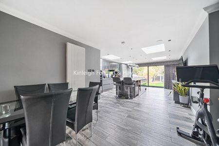 3 bedroom semi-detached house to rent - Photo 3