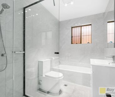 Spacious modern two-bedroom townhouse with lock-up garage - Photo 4