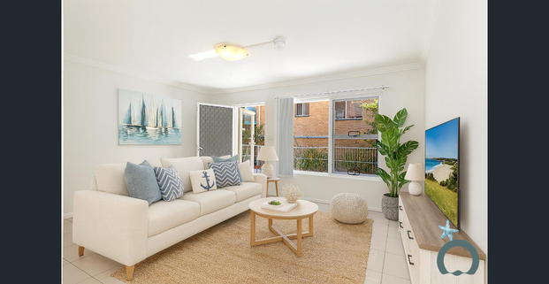 Beautifully Updated Ground-Floor Apartment in a Prime Coastal Location - Photo 1