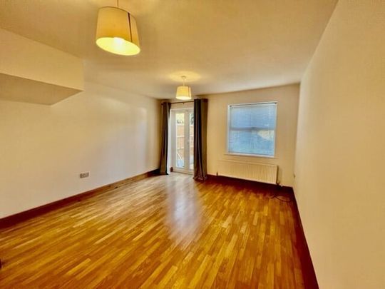 Hammonds Lane, Billericay, CM11 - Photo 1